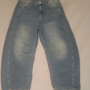 SHEIN Blue Ankle Cropped Jeans with Distressed Look
